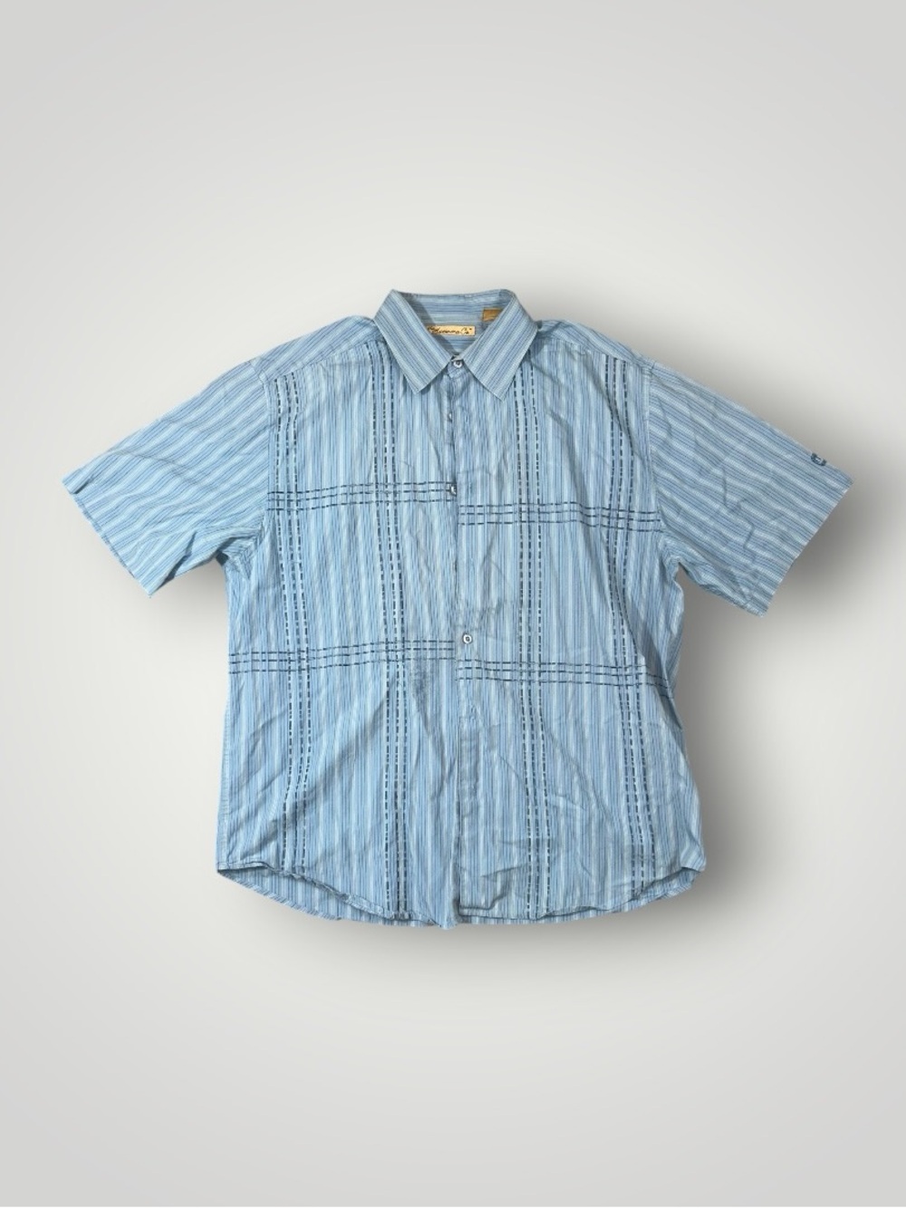 Men's Light Blue Short-Sleeve Button-Down Shirt with Subtle Plaid